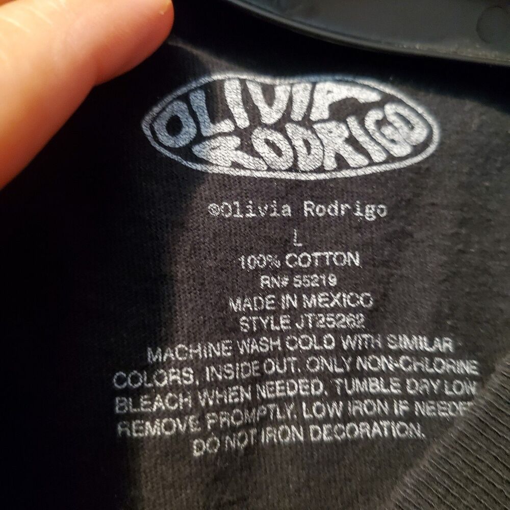 Juniors Olivia Rodrigo Sour Tour 2022 Graphic T-shirt Large Black Music - Picture 5 of 5